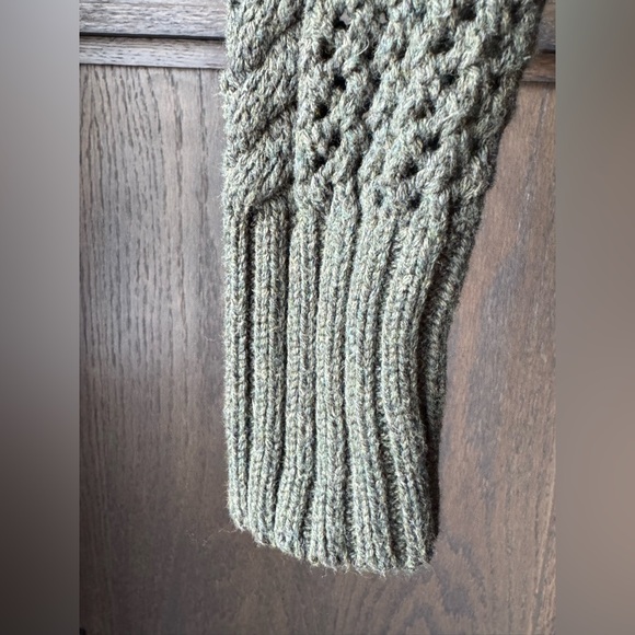 American Eagle Outfitters Dark Green Knit Sweater Euc medium - Picture 6 of 8